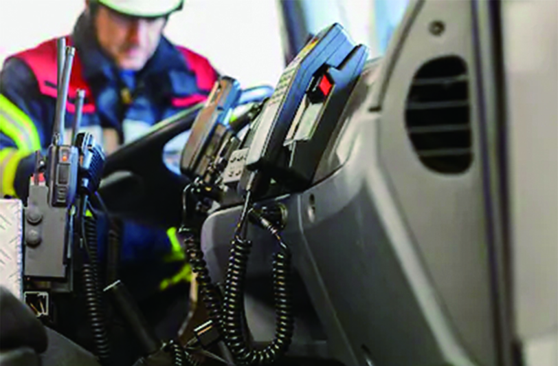 firefighter-action-radios-260nw-258920819_看圖王.web(1).jpg